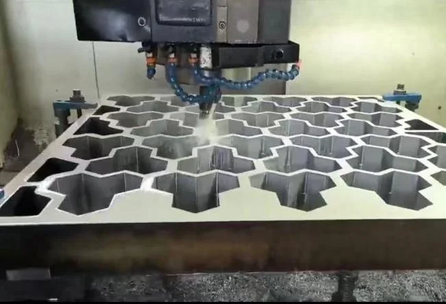 تشغيل مكونات قوالب SL باستخدام CNC